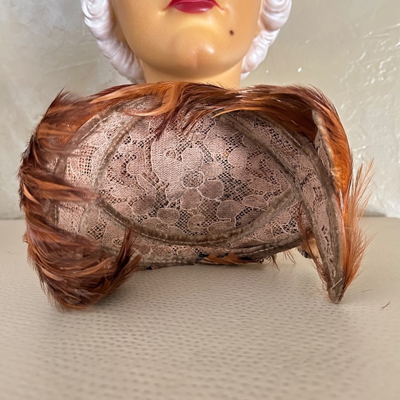 FASCINATING 1950's RUST/MULTICOLOR FEATHER COCKTAIL HAT - Picture 9 of 9